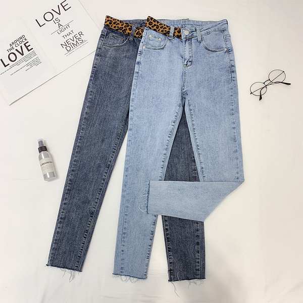 Női farmer magas derékkal, leopárdmintás övön kék színben