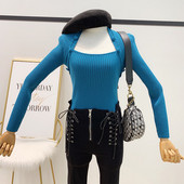 Γυναικείο πλεκτό πουλόβερ με τετράγωνη λαιμόκοψη σε μπλε, κόκκινο, μπεζ και μαύρο χρώμα