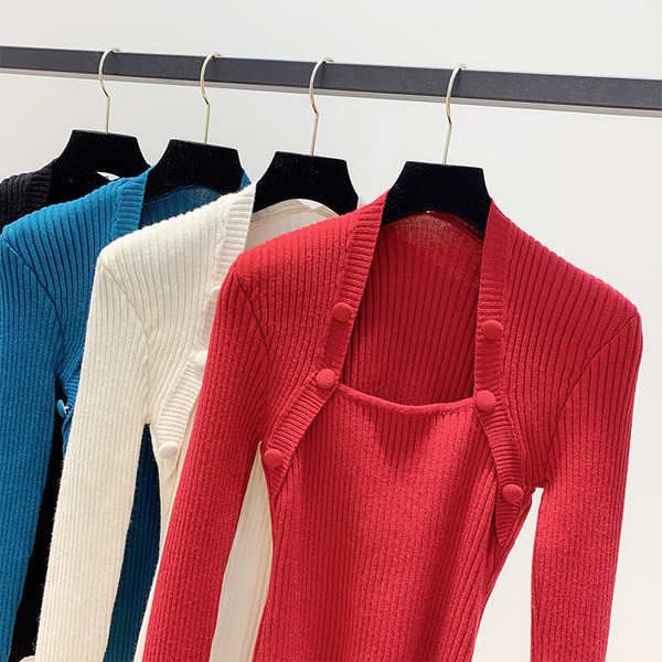 Γυναικείο πλεκτό πουλόβερ με τετράγωνη λαιμόκοψη σε μπλε, κόκκινο, μπεζ και μαύρο χρώμα