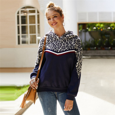 Χειμερινό γυναικείο  φούτερ με τύπωμα και κουκούλα σε μπλε, μαύρο και κόκκινο χρώμα