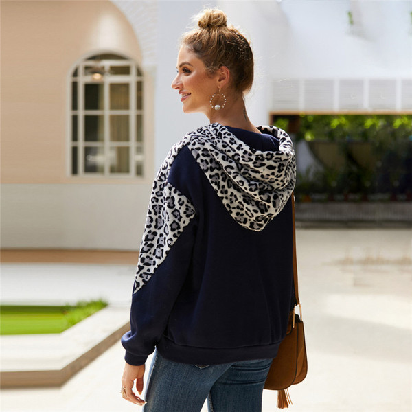 Χειμερινό γυναικείο  φούτερ με τύπωμα και κουκούλα σε μπλε, μαύρο και κόκκινο χρώμα