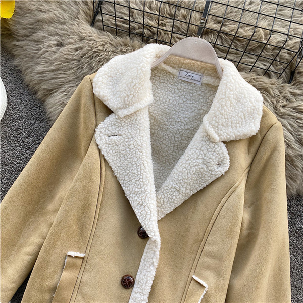 Steppelt női kabát bézs és barna gombokkal