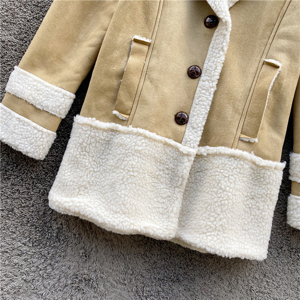 Steppelt női kabát bézs és barna gombokkal