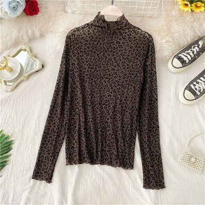 Γυναικεία μπλούζα με λεοπάρδαλη εκτύπωση και ψηλό γιακά σε λευκό, μαύρο, καφέ και μπεζ χρώμα