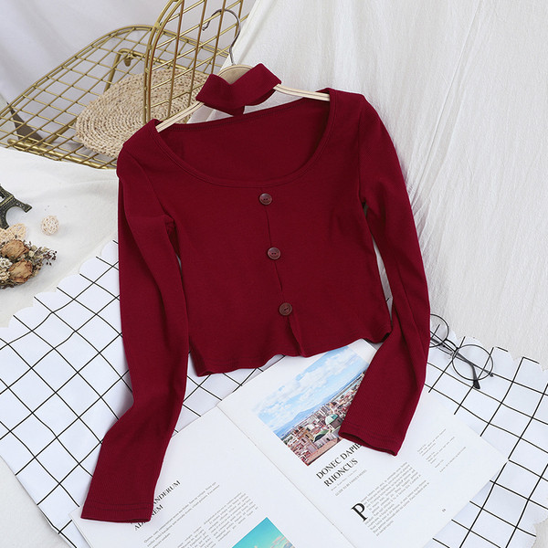 Női blúz gombokkal és kerek nyakkivágással szürke, fehér, fekete és piros színben