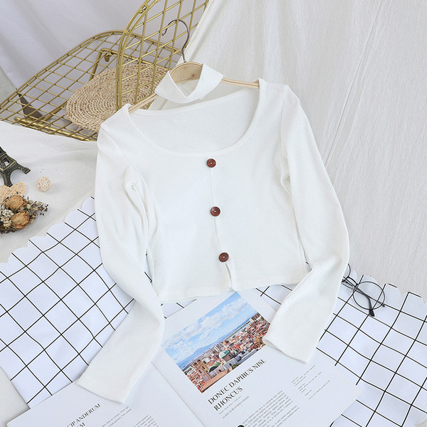 Női blúz gombokkal és kerek nyakkivágással szürke, fehér, fekete és piros színben