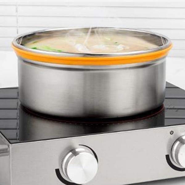 Ένα σετ τριών κουτιών τροφοδοσίας ανοξείδωτου χάλυβα διαφορετικών μεγεθών