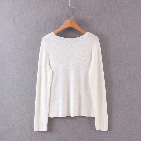 Modern pulóver vékony kötésből, fehér gyöngyökkel