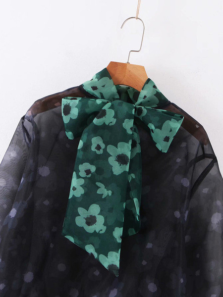 Modern női sifon blúz szalaggal a nyakkivágásán kék színben, virágmintás