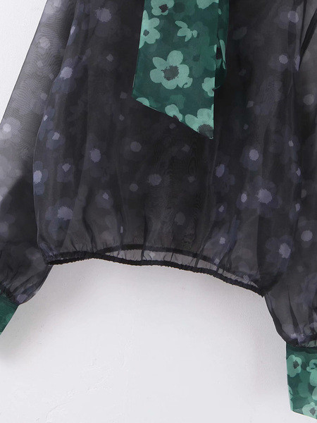 Modern női sifon blúz szalaggal a nyakkivágásán kék színben, virágmintás