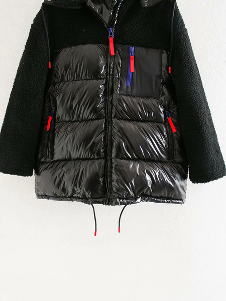 Vastag téli kabát fekete színben cipzárral és kapucnival