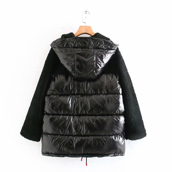 Vastag téli kabát fekete színben cipzárral és kapucnival