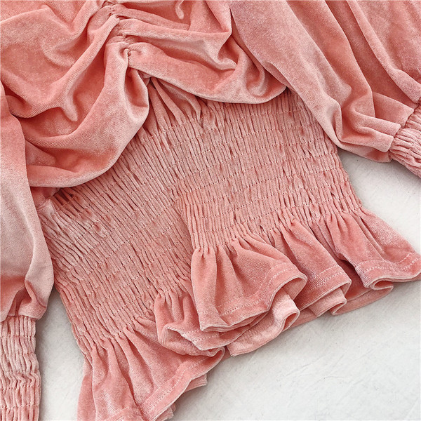 Μοντέρνα γυναικεία βελούδινι μπλούζα σε τέσσερα χρώματα με τετράγωνη λαιμόκοψη