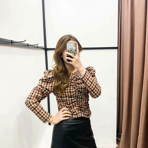 Rövid kockás blúz puffos ujjakkal és gumival