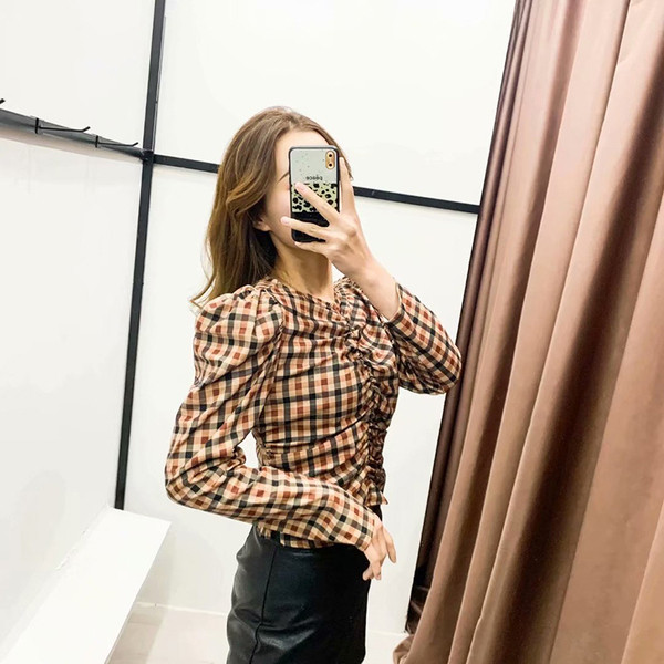 Rövid kockás blúz puffos ujjakkal és gumival