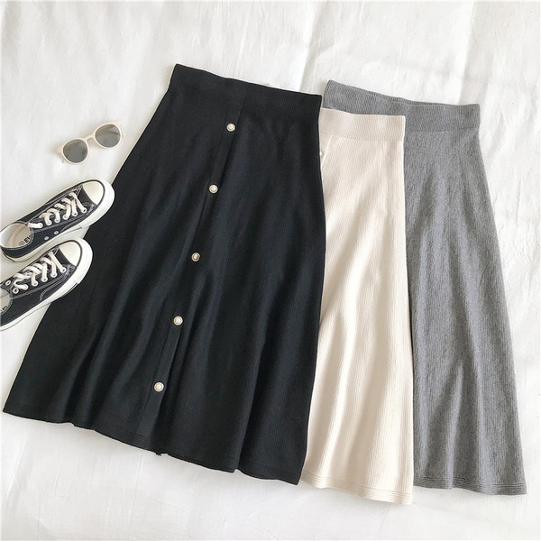 Lezser női szoknya szabású modell három színben, gombokkal
