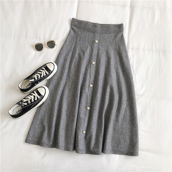 Lezser női szoknya szabású modell három színben, gombokkal