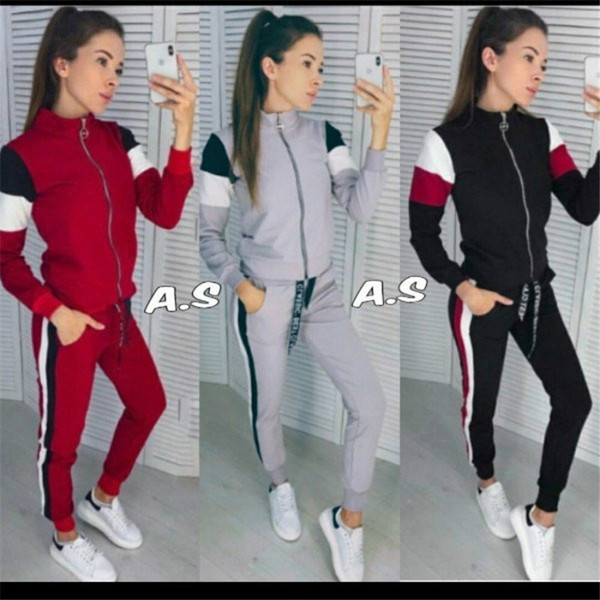 Γυναικείο αθλητικό σετ - φούτερ και παντελόνι σε γκρι, κόκκινο, μαύρο και άσπρο χρώμα
