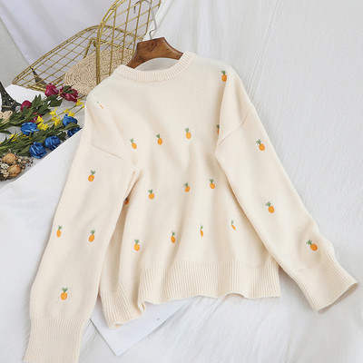 Γυανικείο πουλόβερ  με ωοειδές ντεκολτέ και κεντήματα σε λευκό, κόκκινο, μπλε, κίτρινο και ροζ χρώμα