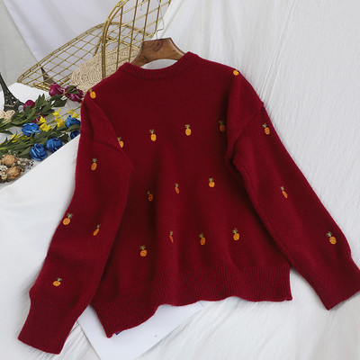 Γυανικείο πουλόβερ  με ωοειδές ντεκολτέ και κεντήματα σε λευκό, κόκκινο, μπλε, κίτρινο και ροζ χρώμα