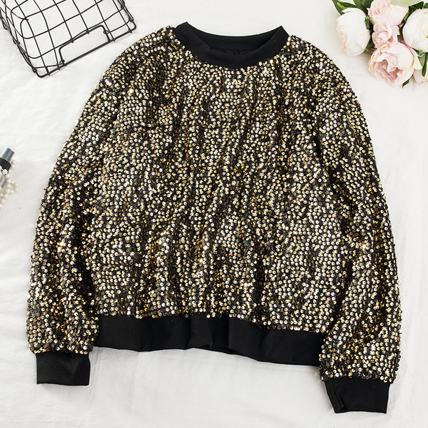 Μοντέρνα γυναικεία μπλούζα με πούλιες και O-λαιμόκοψη σε μαύρο, κόκκινο, ασημί και χρυσό χρώμα