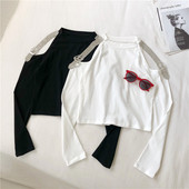 Γυναικεία κοντή μπλούζα σε μαύρο και άσπρο  χρώμα με διακόσμηση  πέτρες και γυμνούς ώμους