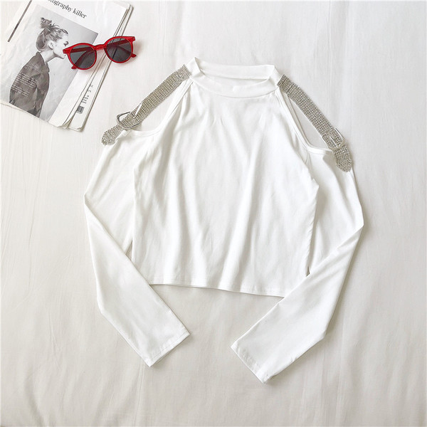 Γυναικεία κοντή μπλούζα σε μαύρο και άσπρο  χρώμα με διακόσμηση  πέτρες και γυμνούς ώμους