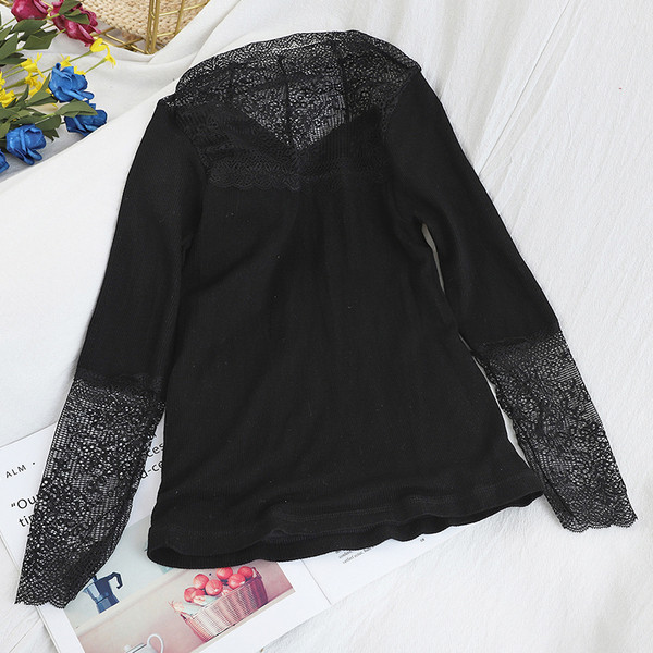 Γυναικεία μπλούζα με μαλακή επένδυση και δαντέλα σε μάυρο χρώμα