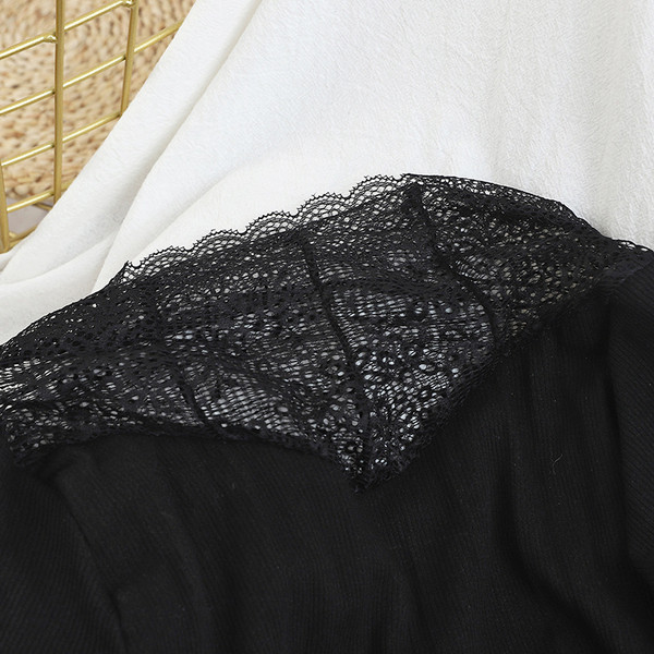 Γυναικεία μπλούζα με μαλακή επένδυση και δαντέλα σε μάυρο χρώμα