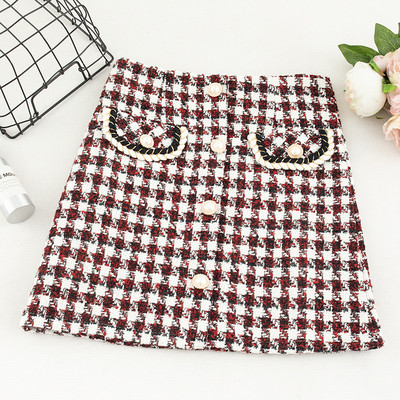 Γυναικεία χειμωνιάτικη ριγέ φούστα με ψηλή μέση και κουμπιά σε κόκκινο και μαύρο χρώμα