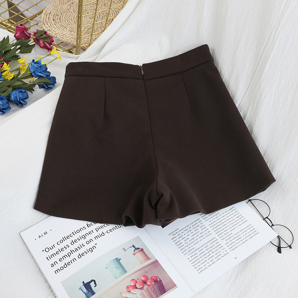 Új modell női gombos rövidnadrág - retro stílusú fekete és barna színben