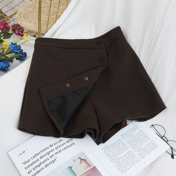 Új modell női gombos rövidnadrág - retro stílusú fekete és barna színben