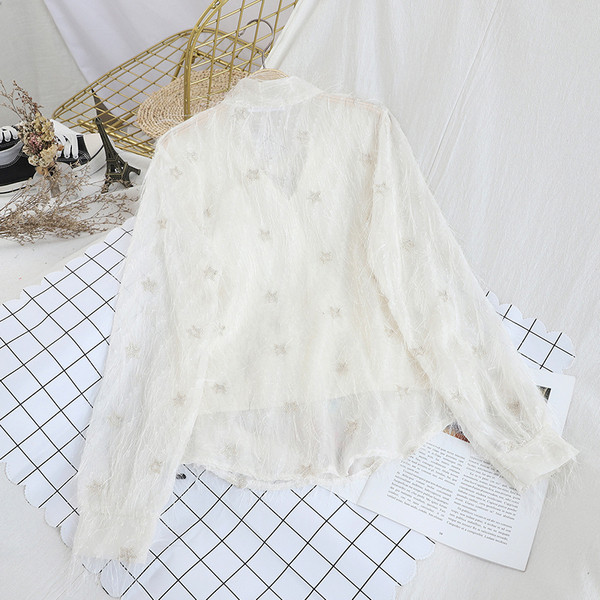 Μοντέρνα γυναικεία μπλούζα με κορδόνια και μακριά μανίκια  σε λευκό, μαύρο και μπεζ χρώμα