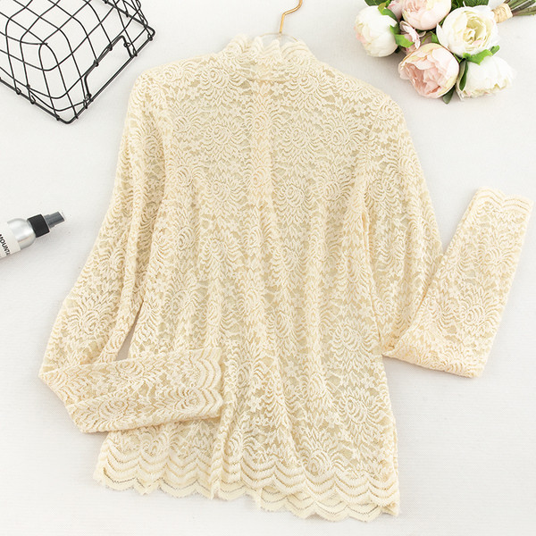 Női csipkeblúz polo gallérral és hosszú ujjú bézs, fehér, fekete és barna színben