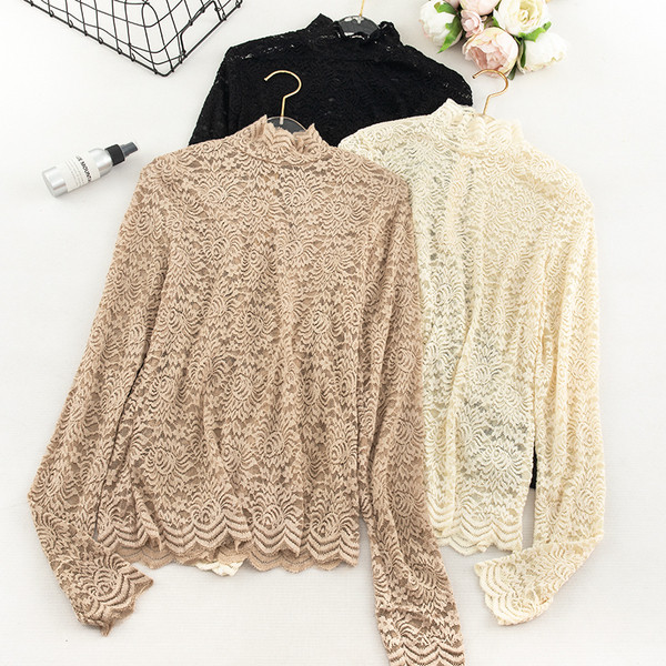 Női csipkeblúz polo gallérral és hosszú ujjú bézs, fehér, fekete és barna színben