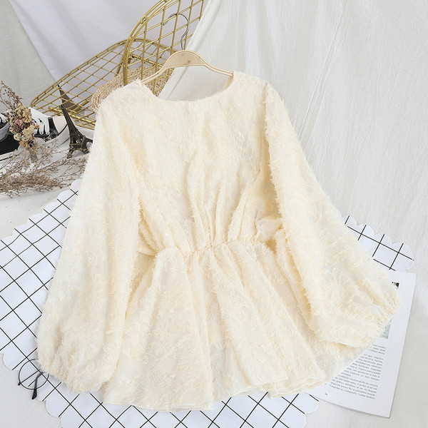 Γυναικεία μπλούζα με φαρδιά μανίκια και λαιμόκοψη σε λευκού, μαύρου και μπεζ χρώμα