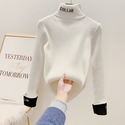 Γυναικείο πουλόβερ με ψηλό κολάρο και επιγραφή σε ροζ, μπεζ, άσπρο και μαύρο χρώμα