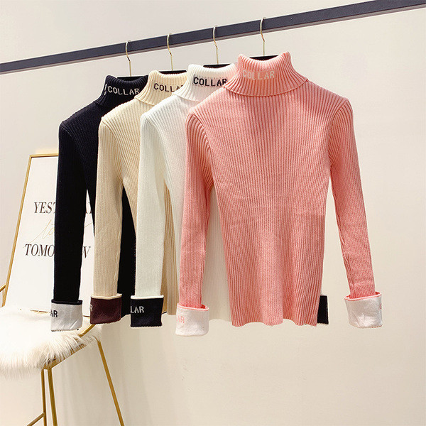 Γυναικείο πουλόβερ με ψηλό κολάρο και επιγραφή σε ροζ, μπεζ, άσπρο και μαύρο χρώμα