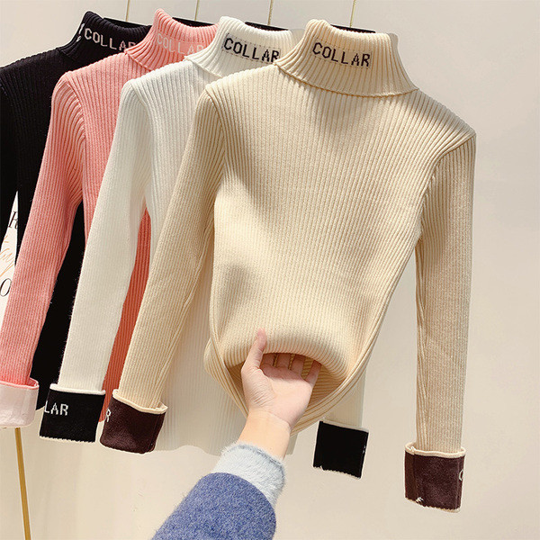 Γυναικείο πουλόβερ με ψηλό κολάρο και επιγραφή σε ροζ, μπεζ, άσπρο και μαύρο χρώμα