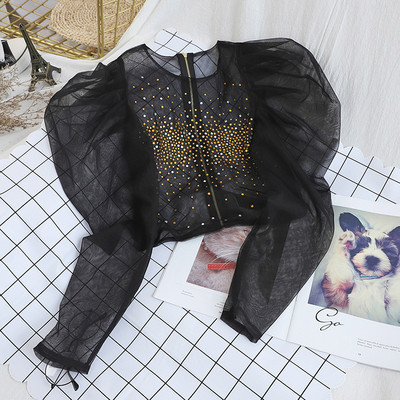 Γυναικεία  μπλούζα με βολάν μανίκια σε μαύρο, κόκκινο, λευκό και πορτοκαλί χρώμα