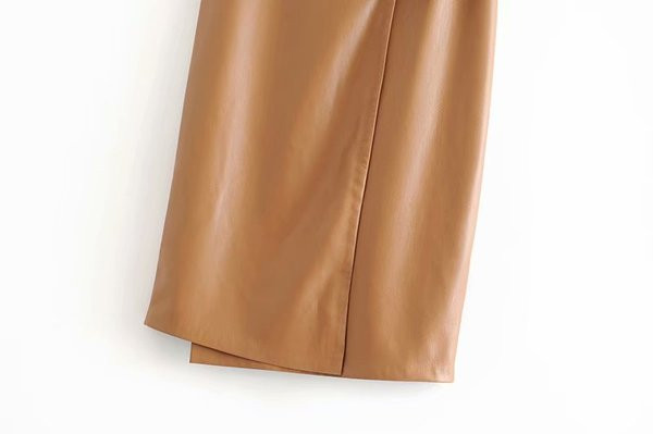 Μοντέρνα γυναικεία φούστα με ζώνη και ελαστική μέση σε καφέ οικολογικό δέρμα