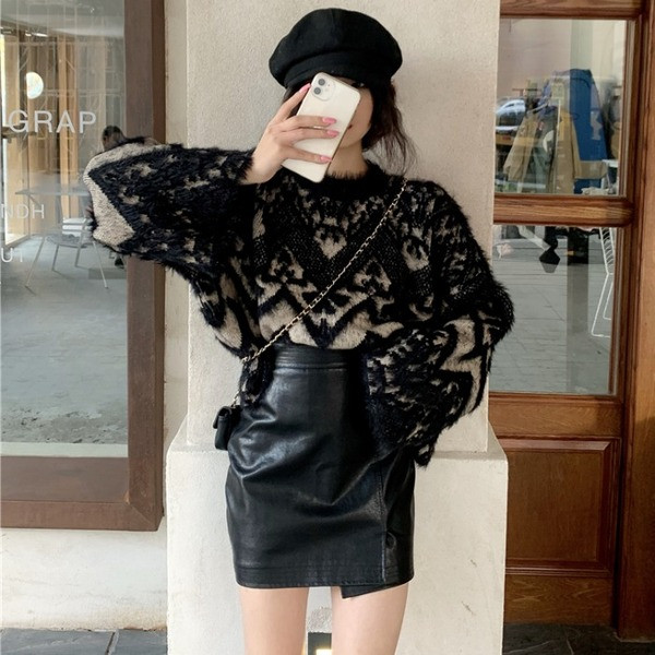 Modern rövid őszi-téli pulóver széles ujjú fekete színben