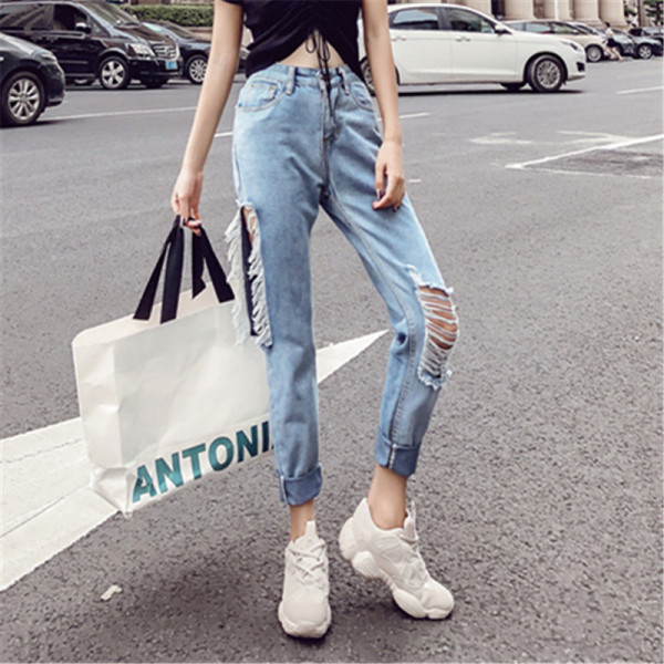 Μοντέρνα μπλε μακρύ τζιν κλασικό μοντέλο με σχισμένα μοτίβα