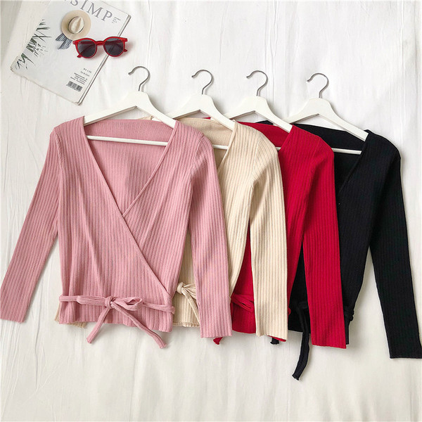 Női blúz négy színben V-nyakú és fűzős