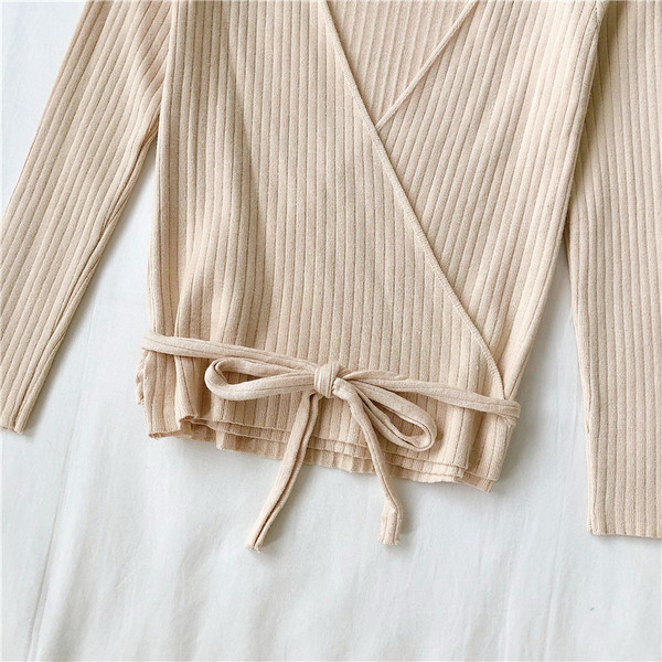 Női blúz négy színben V-nyakú és fűzős