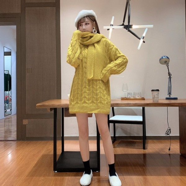 Női vastag téli pulóver ovális nyakkivágással + sárga és rózsaszín sál