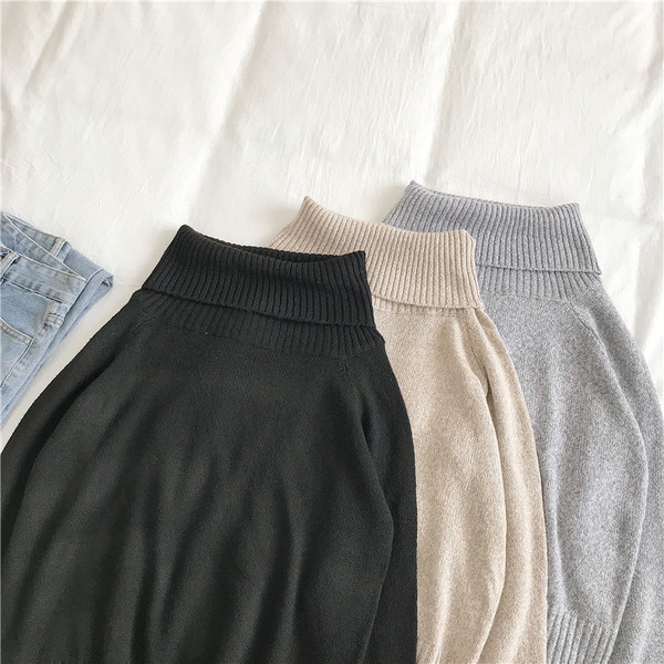 Μοντέρνο γυναικείο πουλόβερ σε γκρι, μαύρο και μπεζ χρώμα  με ψηλό κολάρο