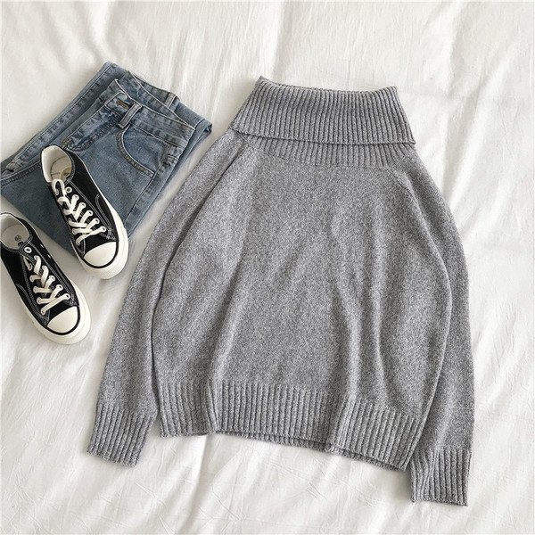 Μοντέρνο γυναικείο πουλόβερ σε γκρι, μαύρο και μπεζ χρώμα  με ψηλό κολάρο