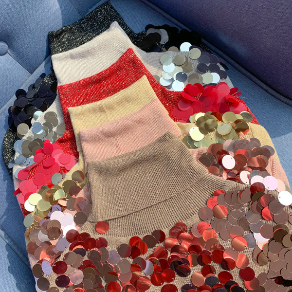 Γυναικείο φούτερ με πούλιες και ψηλό γιακά σε καφέ, κόκκινο, μπεζ, γκρι και μαύρο χρώμα