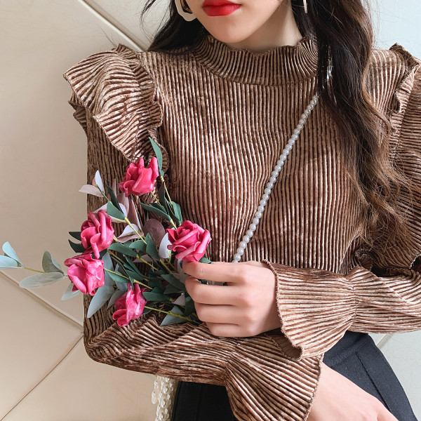 Μοντέρνα γυναικεία μπλούζα με βελούδο  με ημι-ψηλό γιακά